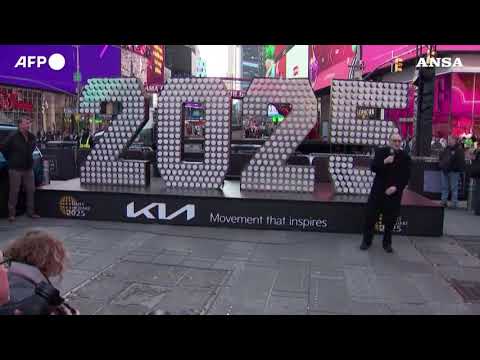 New York, il numero 2025 arriva a Times Square