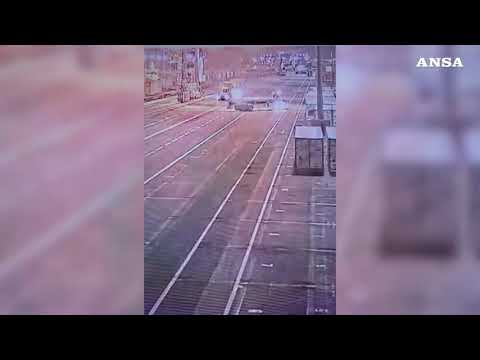 Genova, operaio muore schiacciato nel porto