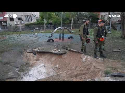 Tel Aviv, il cratere derivato dall’attacco missilistico dallo Yemen