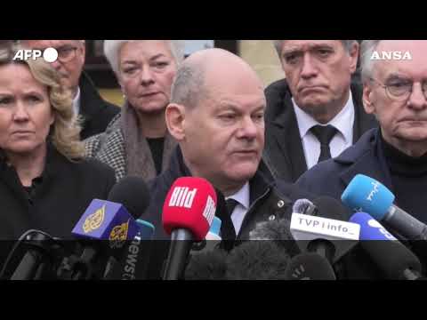 Scholz: “Restiamo uniti contro chi semina odio”