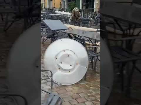 Allerta vento e danni nelle Marche: disagi, strade chiuse