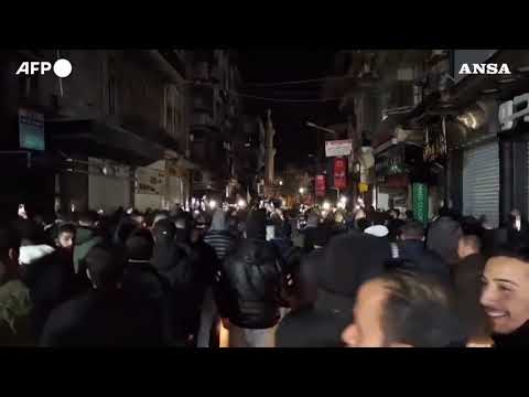 Siria, protesta dei cristiani dopo l’incendio dell’albero di Natale ad Hama