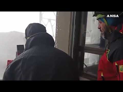 Gran Sasso, le immagini girate dai soccorritori prima di riuscire a scendere a valle