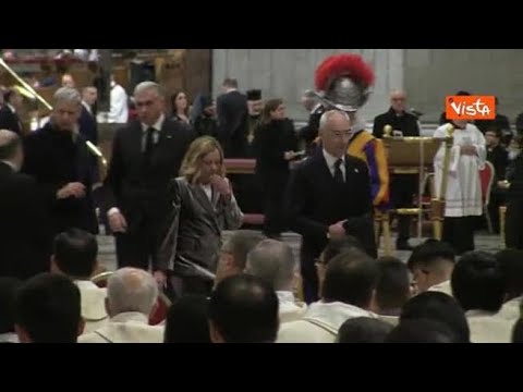 Giubileo 2025, la premier Meloni nella Basilica di San Pietro per l’apertura della Porta Santa