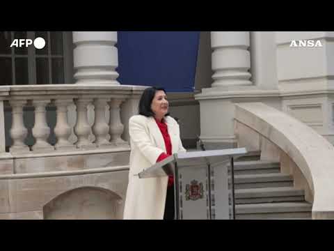 Migliaia a Tbilisi contro l’insediamento del nuovo presidente