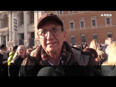 Giubileo, centinaia di fedeli all’apertura della porta santa di San Giovanni in Laterano