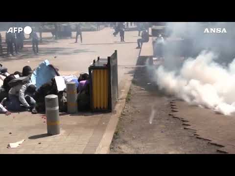 Kenya,  la polizia usa i lacrimogeni durante manifestazione
