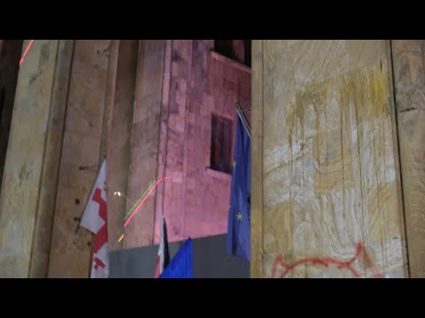 Georgia nel caos: idranti e lacrimogeni sui manifestanti a Tbilisi