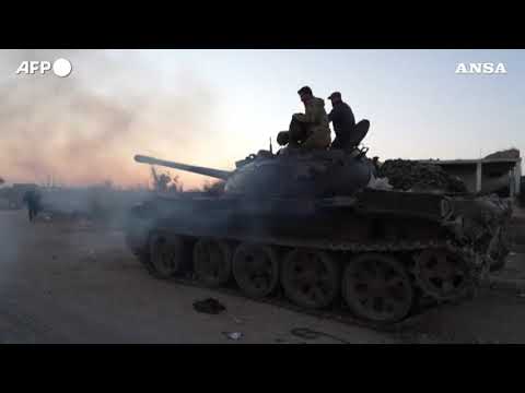 Siria, i ribelli jihadisti sequestrano veicoli militari