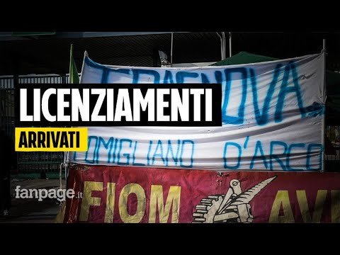 Stellantis: licenziamento per 97 dipendenti Trasnova. Elly Schlein arriva fuori lo stabilimento