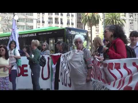 Vertice Ue-Mercosur a Montevideo: dentro i leader, fuori i contestatori