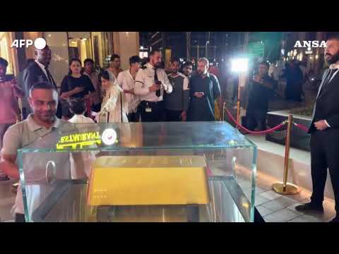 Dubai, presentato il lingotto d’oro piu’ grande del mondo