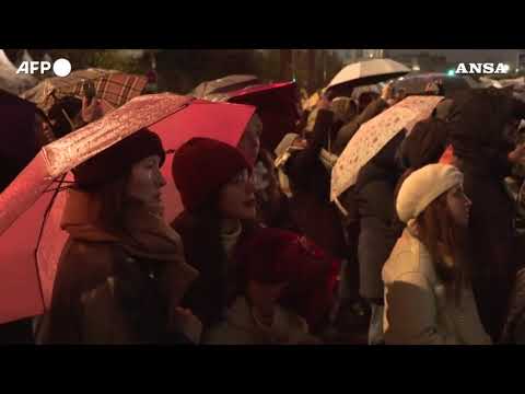 Notre-Dame, il pubblico attorno alla cattedrale per la riapertura