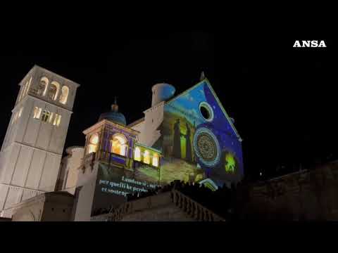 Si e’ acceso il Natale di Assisi, illuminata la Basilica di San Francesco