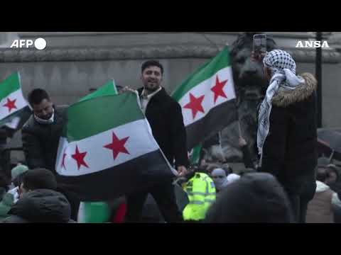 Siria, i festeggiamenti a Londra e Stoccolma per la caduta di Assad