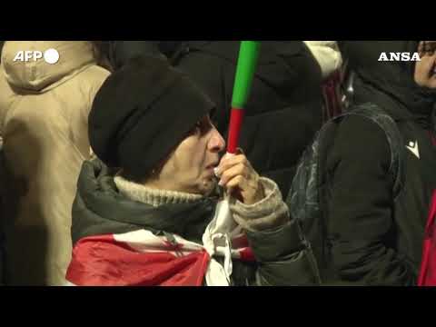 Georgia, migliaia di manifestanti filo-Ue di nuovo davanti al Parlamento