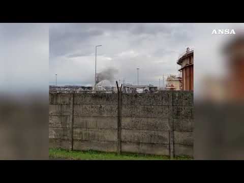 Esplosione Calenzano, l’incendio non interessa i serbatoi