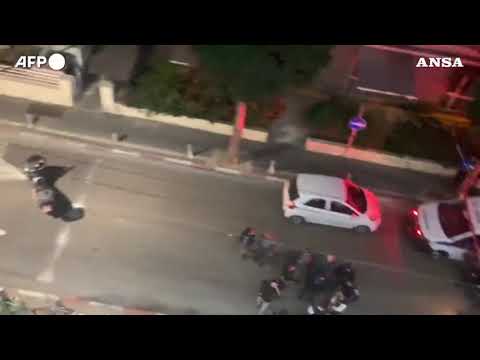 Aggressione a Tel Aviv: 4 persone accoltellate, morto l’attentatore