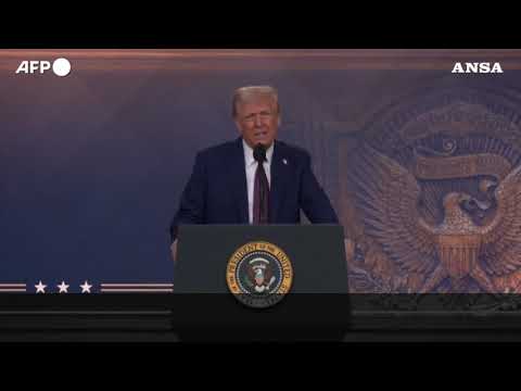 Trump alle aziende: “Producete in Usa o dovrete pagare i dazi”