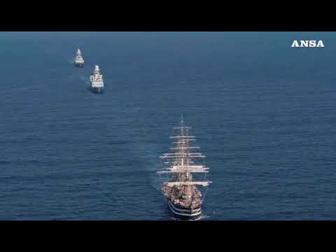L’Amerigo Vespucci in arrivo a Gedda, 33/a tappa del tour mondiale