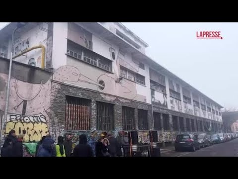 Milano, presidio al centro sociale Leoncavallo contro lo sfratto