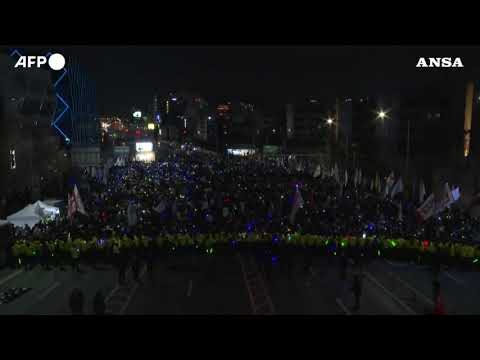 Corea del Sud, manifestazione anti-Yoon davanti alla casa del presidente