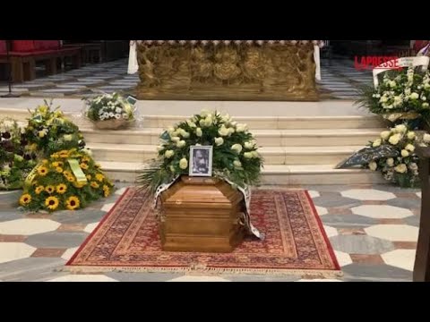 Luca Beatrice, i funerali del critico d’arte al Duomo di Torino