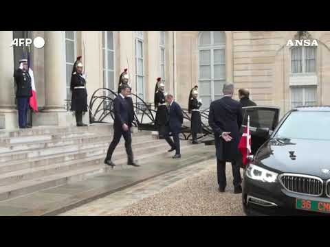 Francia, Macron riceve von der Leyen e Frederiksen all’Eliseo