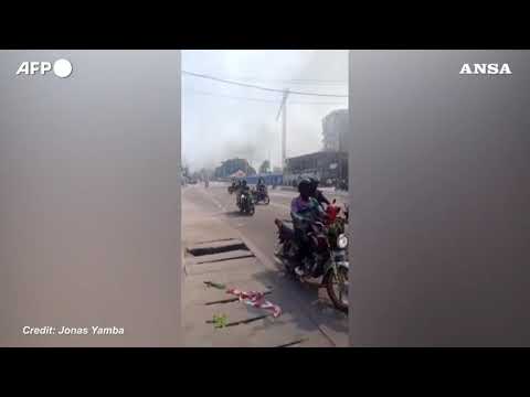 Congo, manifestanti attaccano diverse ambasciate a Kinshasa