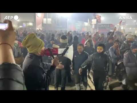 India, almeno 15 morti per la ressa al pellegrinaggio indu’ del Kumbh Mela