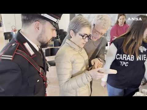 Roma, i carabinieri restituiscono reperti archeologici rubati