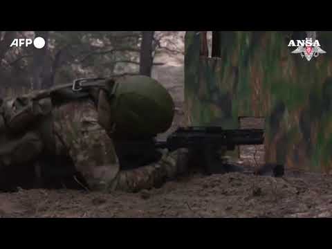 Russia, esercitazione militare vicino alla linea del fronte con l’Ucraina