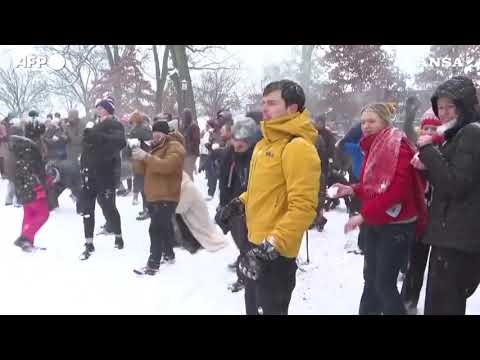 Washington sotto la neve, disagi ma anche tanto divertimento