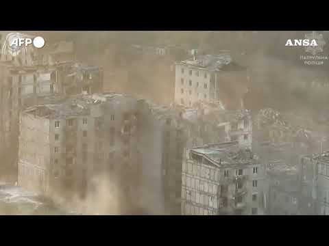 Ucraina, incendi e distruzione nella citta’ di Toretsk