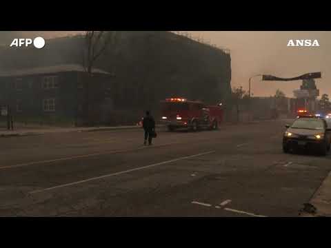 Los Angeles circondata dal fuoco, 80.000 evacuati e prime vittime