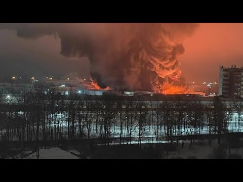 impianto di produzione di acetone in fiamme a Gatchina