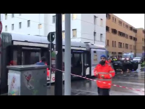 Firenze, l’incidente tra il tram e l’auto: nessun ferito