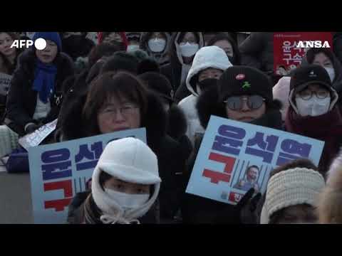 A Seul cortei pro e contro il presidente Yoon