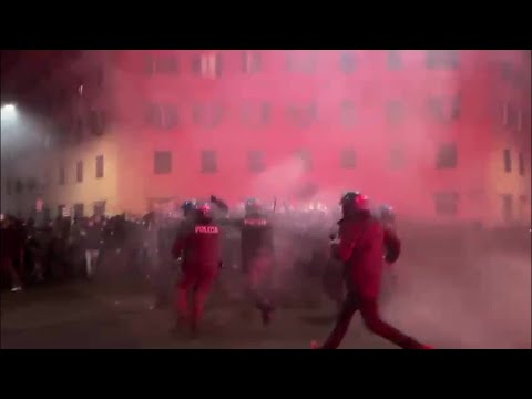 Roma, polizia carica manifestanti al corteo per Ramy Elgalm