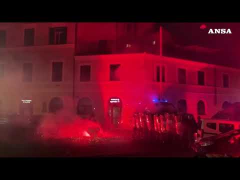 Scontri tra polizia e partecipanti al corteo per Ramy a Roma