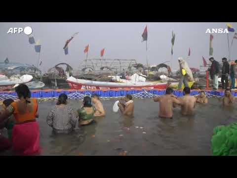Primi bagni rituali, al via in India al pellegrinaggio indu’ del Maha Kumbh Mela