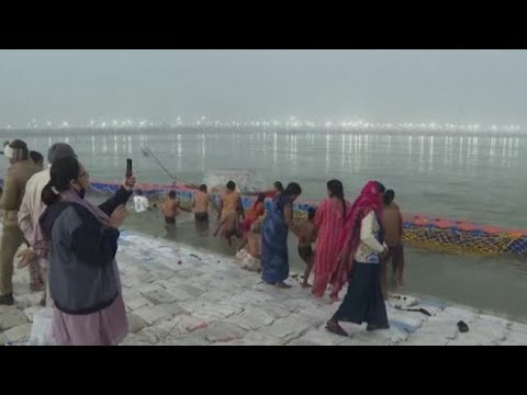 India, al via il festival Maha Kumbh: si riuniscono milioni di devoti indù