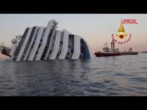 Naufragio Costa Concordia, 13 anni fa la tragedia: le immagini dei vigili del fuoco