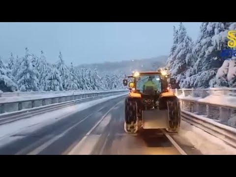Spazzaneve in azione sulla Salerno Reggio Calabria per il maltempo