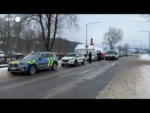 Slovacchia, accoltella e uccide due persone a scuola