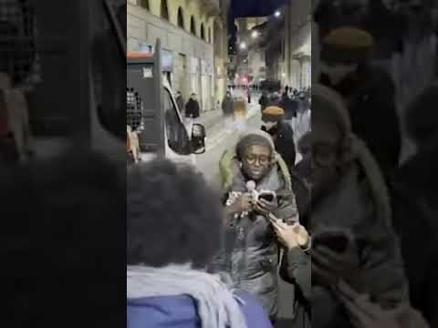 Caso Ramy: le proteste con vernice rossa davanti alla prefettura di Milano #shorts #news