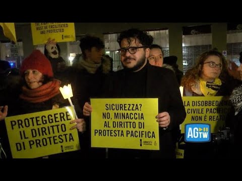 Fiaccolata contro ddl sicurezza, a Bologna c’è anche Zaki