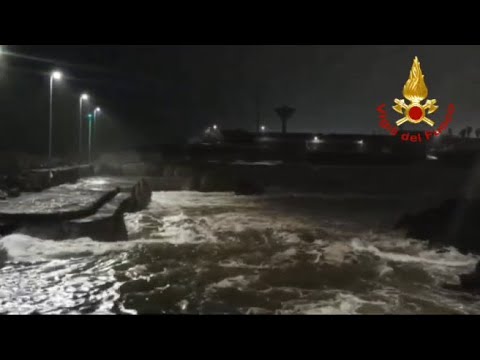 Crolla il molo di San Giovanni Li Cuti per la forte mareggiata