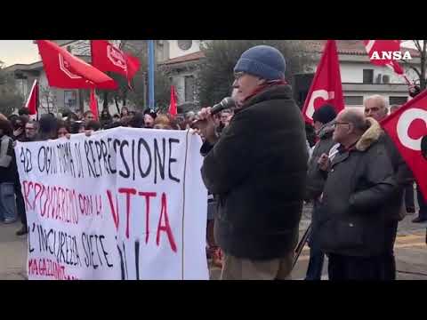 Brescia, la protesta in segno di solidarieta’ con le attiviste di Extinction Rebellion