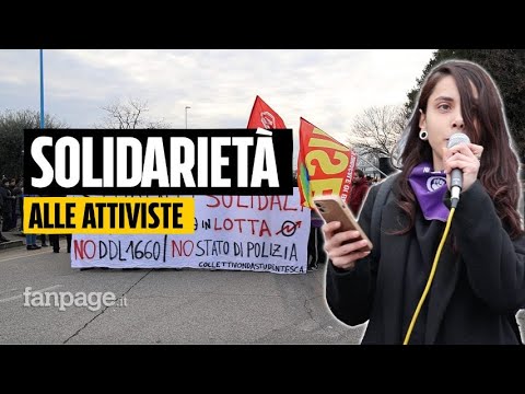 Attiviste costrette a spogliarsi in questura, il sit in a Brescia: “Non abbiamo paura, denunceremo”
